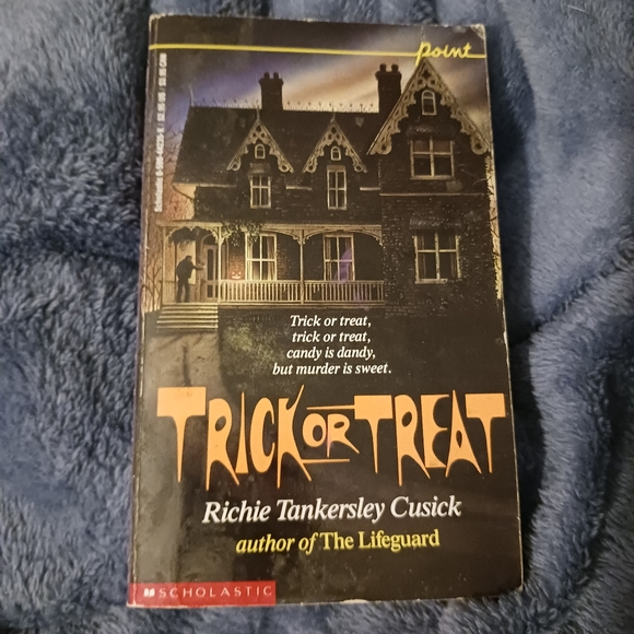 Vintage (1989) Scholastic Trick or Treat Softback Book - Picture 1 of 7